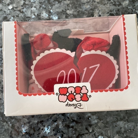 Disney TSUM TSUM discontinue Minnie and Mickey Mouse 2017 valentines | NWT - Picture 8 of 10